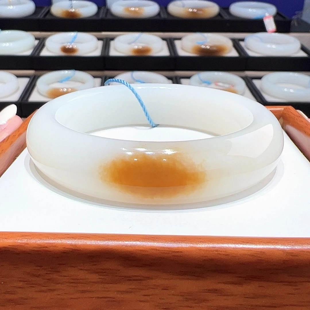 和田玉（糖玉）未镶嵌手镯