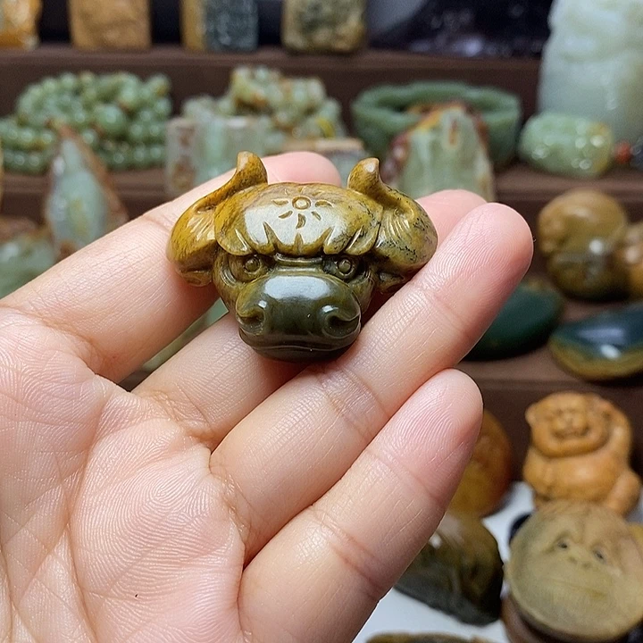 歪***说颈饰未镶嵌岫岩河磨玉（透闪石质玉）