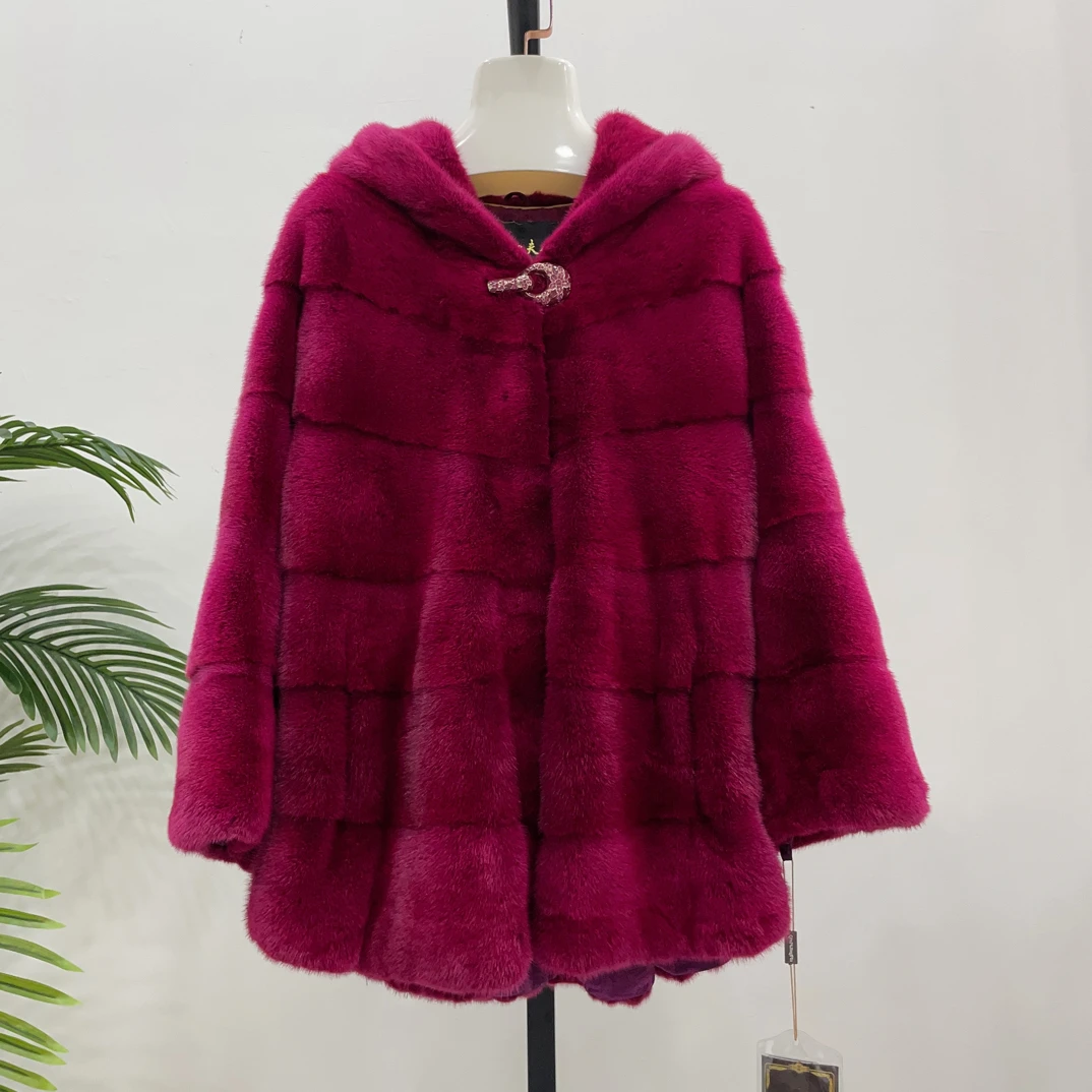 玫红色女士连帽横排款貂皮外套