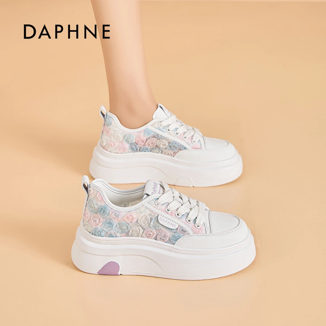 达芙妮女鞋2025冬季新款透气轻便增高休闲板鞋软底时尚玫瑰小白鞋