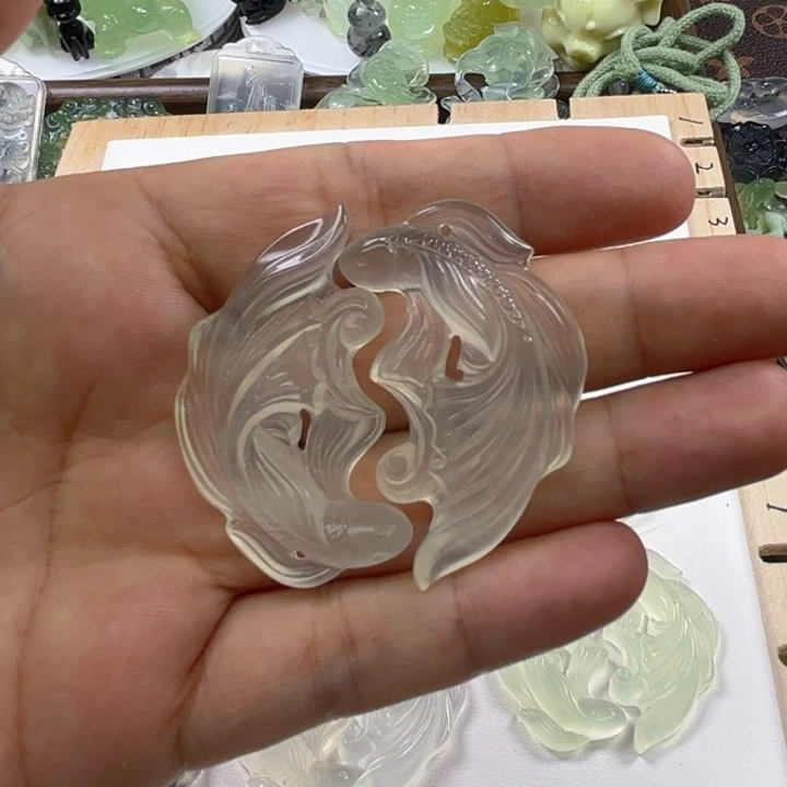 岫玉未镶嵌吊坠(不含链)千**.