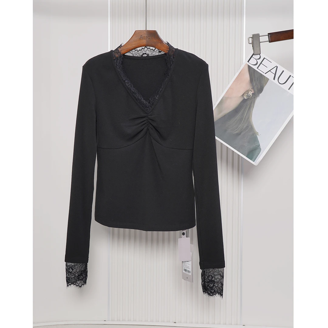 ‘风情万种’竖纹打褶蕾丝拼接纯欲打底衫280213J