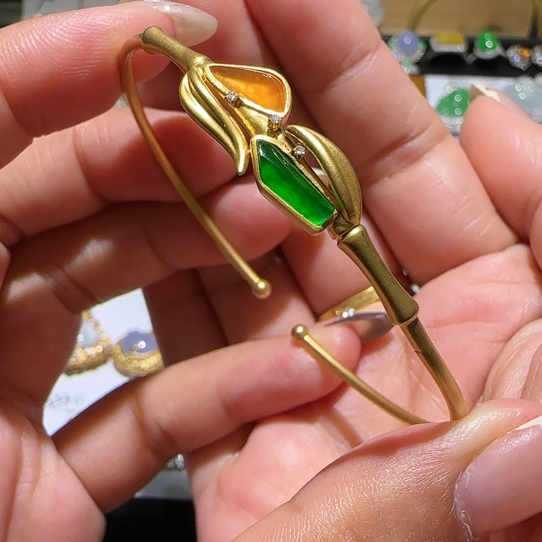 【闪购商品】18K金镶嵌手镯翡翠天然