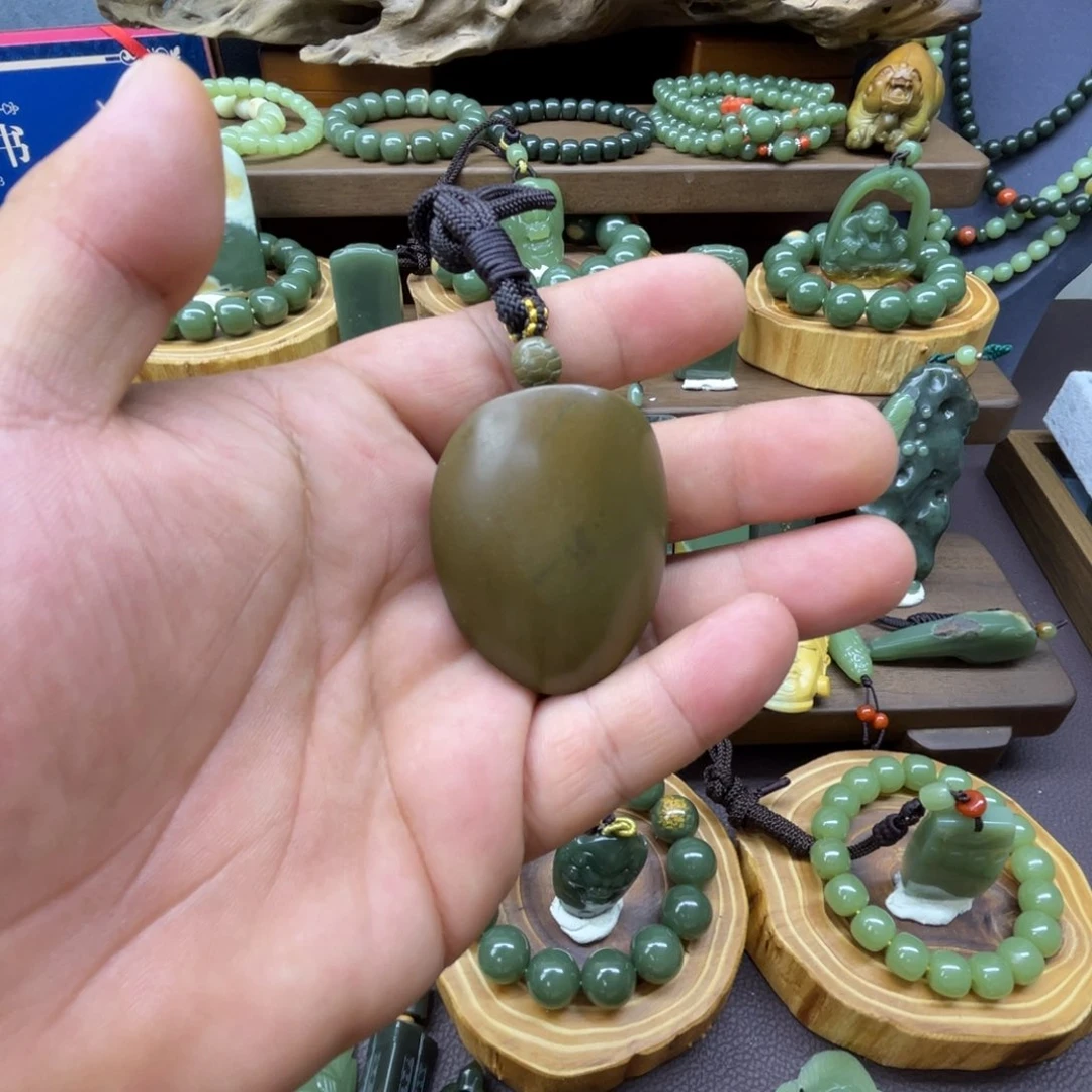 岫岩河磨玉（透闪石质玉）未镶嵌把件哈****h
