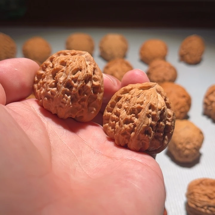 文玩核桃把件三角白