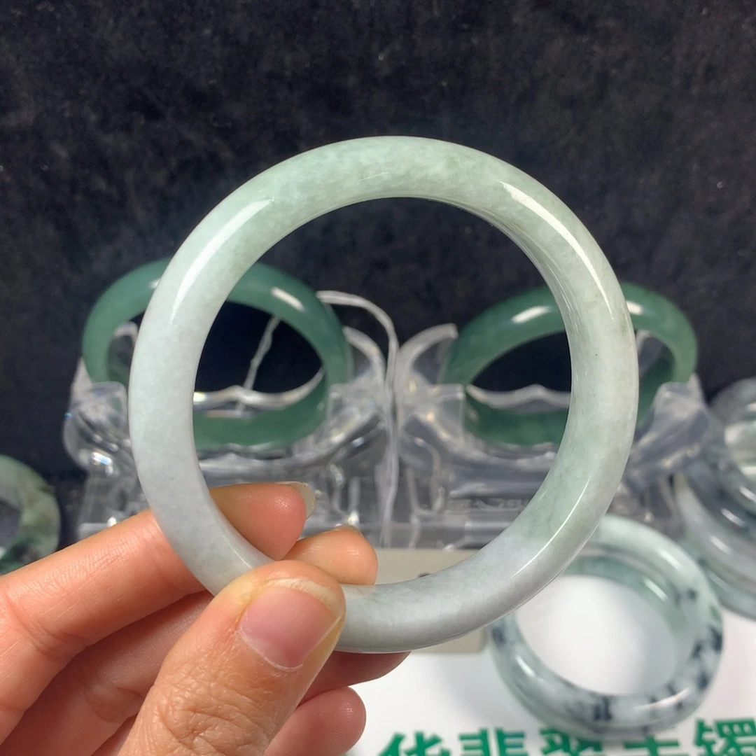 翡翠未镶嵌手镯47号   57.8圈