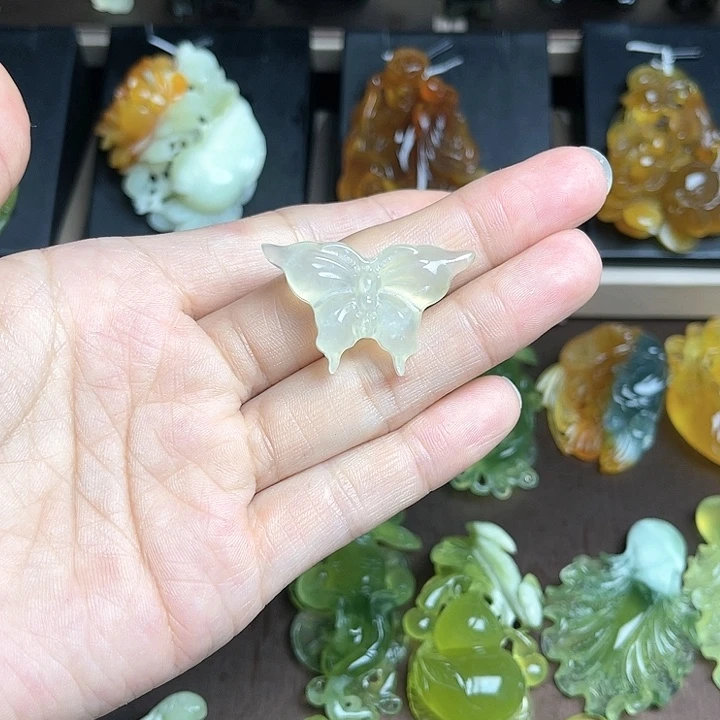 蛇纹石玉颈饰未镶嵌珊*