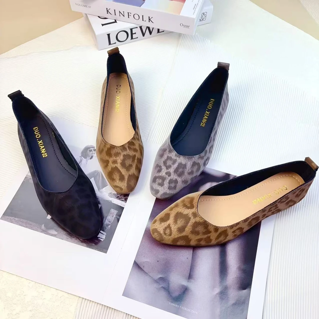 【品牌力荐】韩版气质尖头单鞋女2025年春季新款通勤坡跟瓢鞋8732