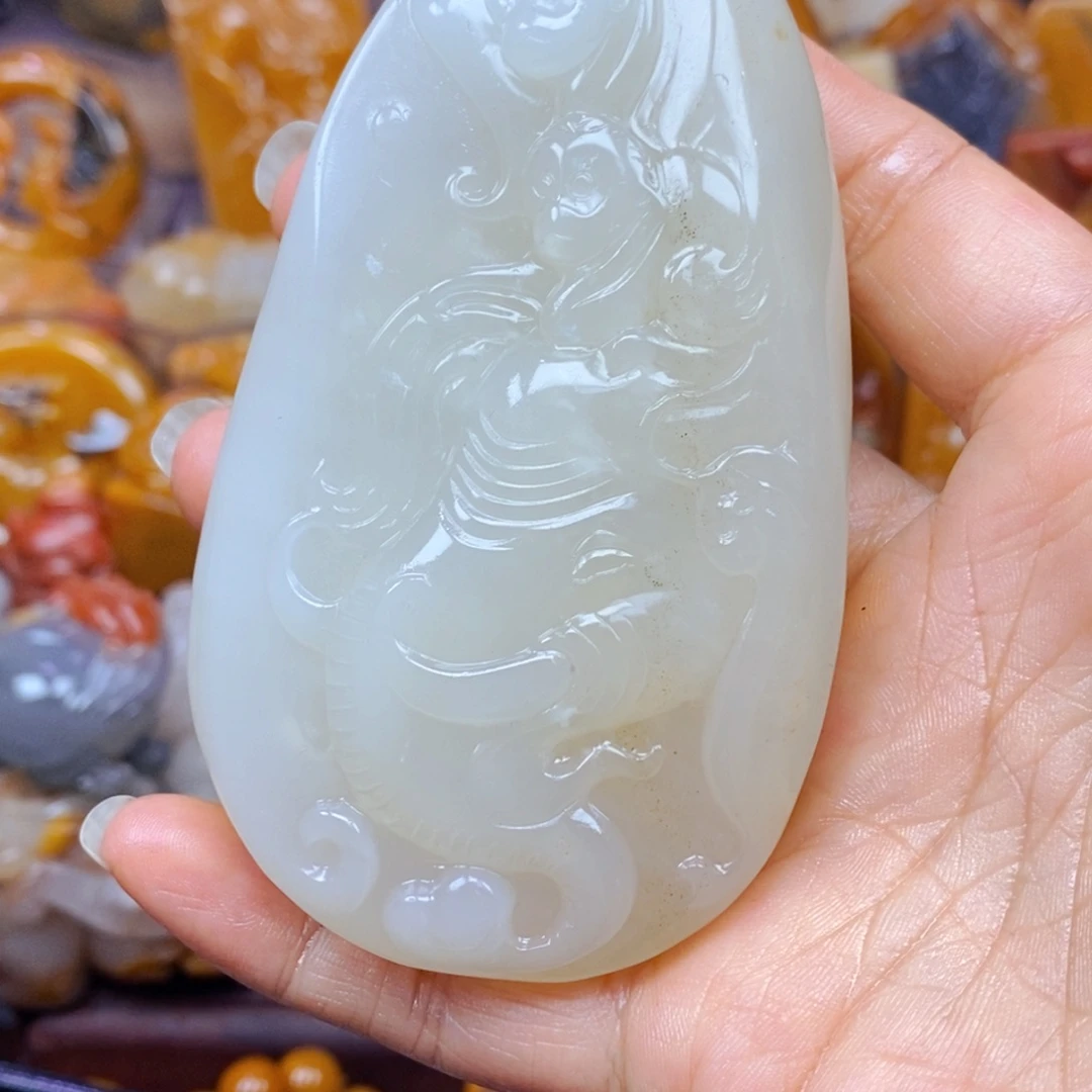 未镶嵌石英质玉（黄龙玉）颈饰