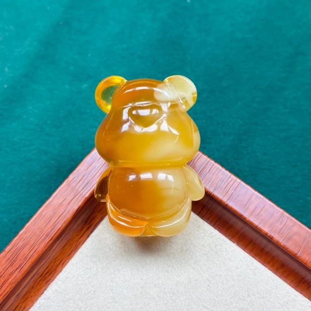 天然琥珀蜜蜡石白花妖立体小熊，抖音基地发货。带证书