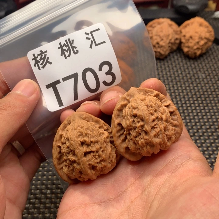文玩核桃吊坠蚂蚁沟