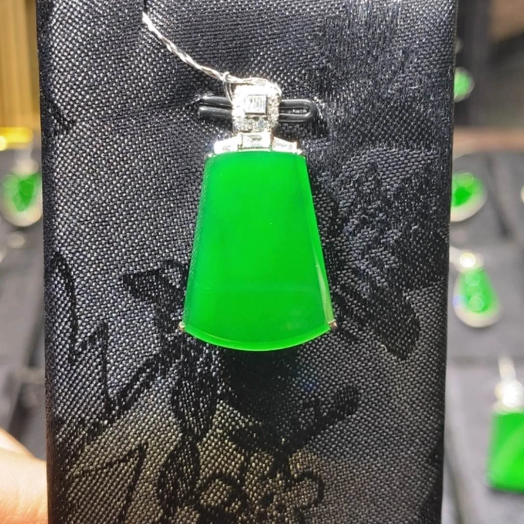 吊坠(不含链)18K金镶嵌翡翠无事牌