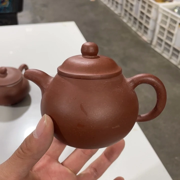 紫砂茶壶老厂紫砂壶一件。