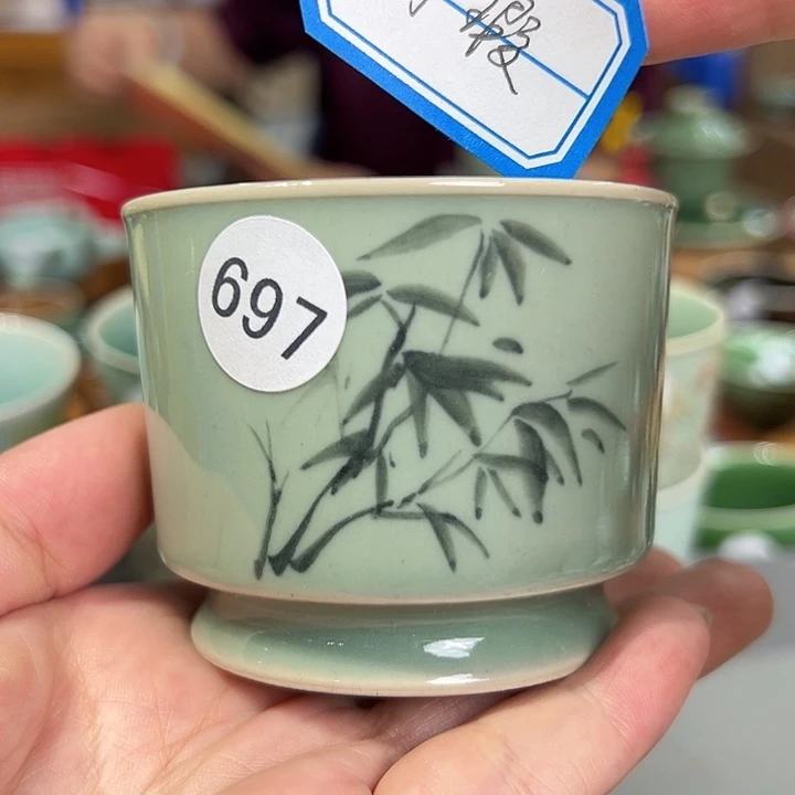 龙泉敬悦青瓷品茗杯微瑕