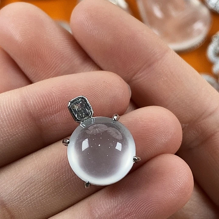 石英质玉合金颈饰