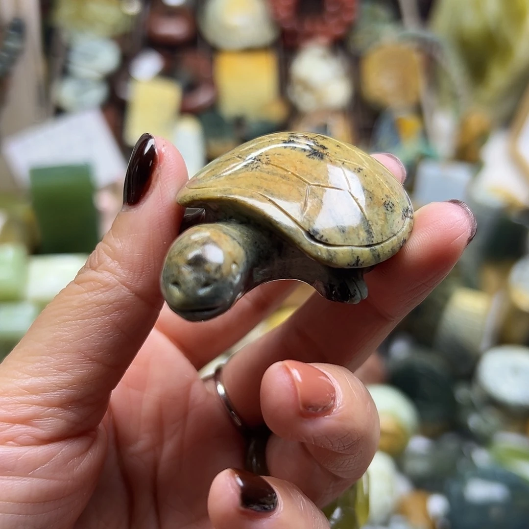 岫岩河磨玉（透闪石质玉）未镶嵌颈饰河磨玉乌龟