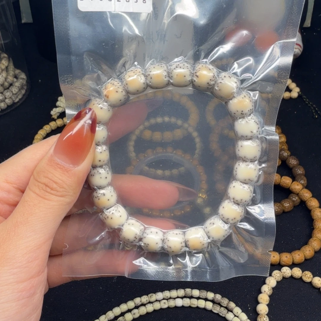 D***o吊坠星月菩提卡10石玉通体