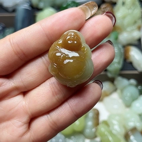 和田玉未镶嵌颈饰庞*