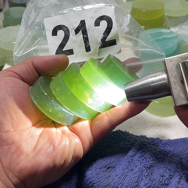 蛇纹石玉未镶嵌珠宝半成品