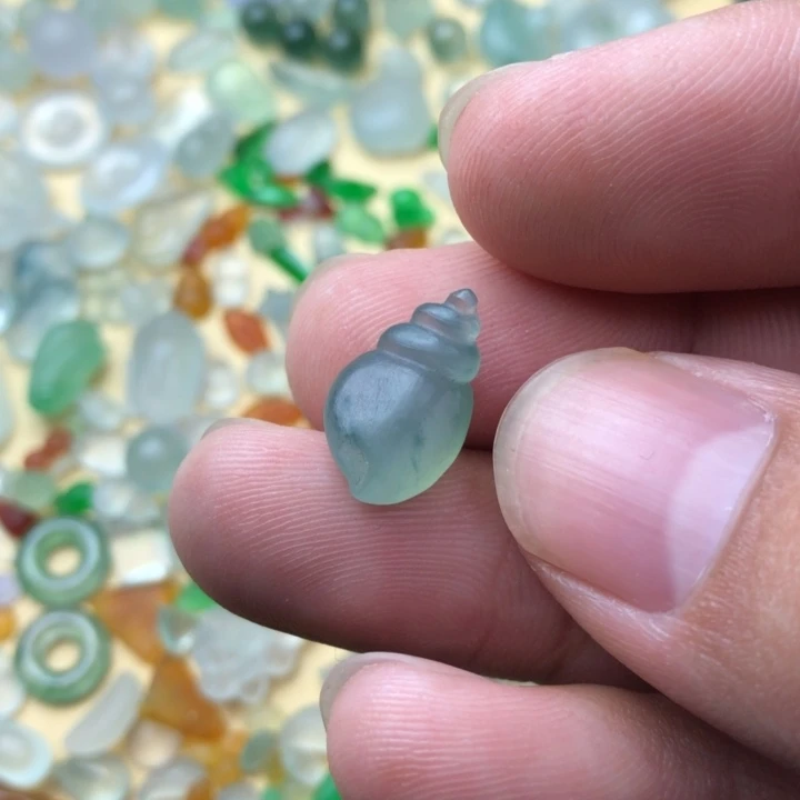 定制翡翠未镶嵌挂件