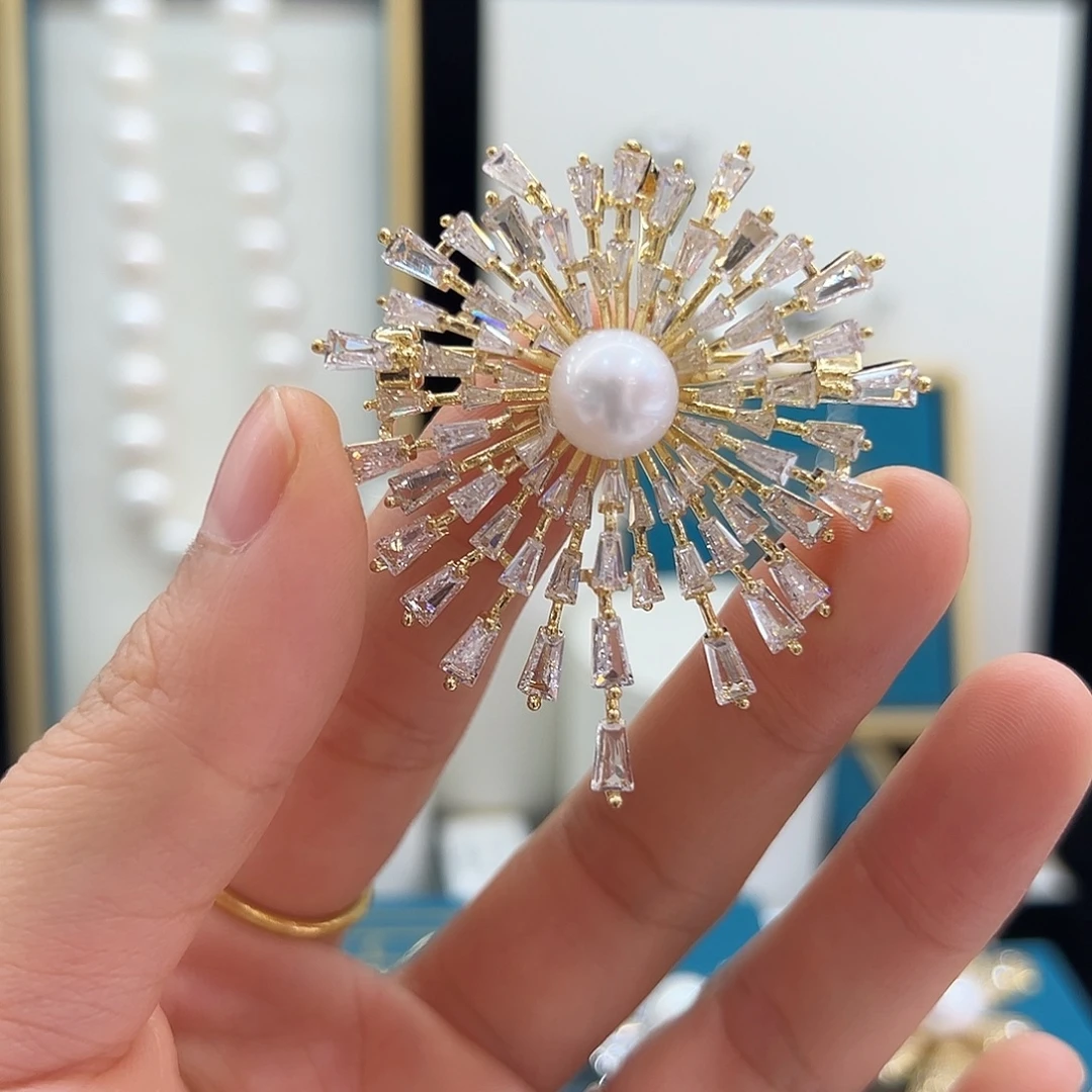 合金胸饰淡水珍珠