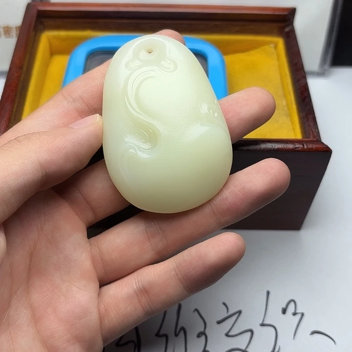 和田玉未镶嵌车挂