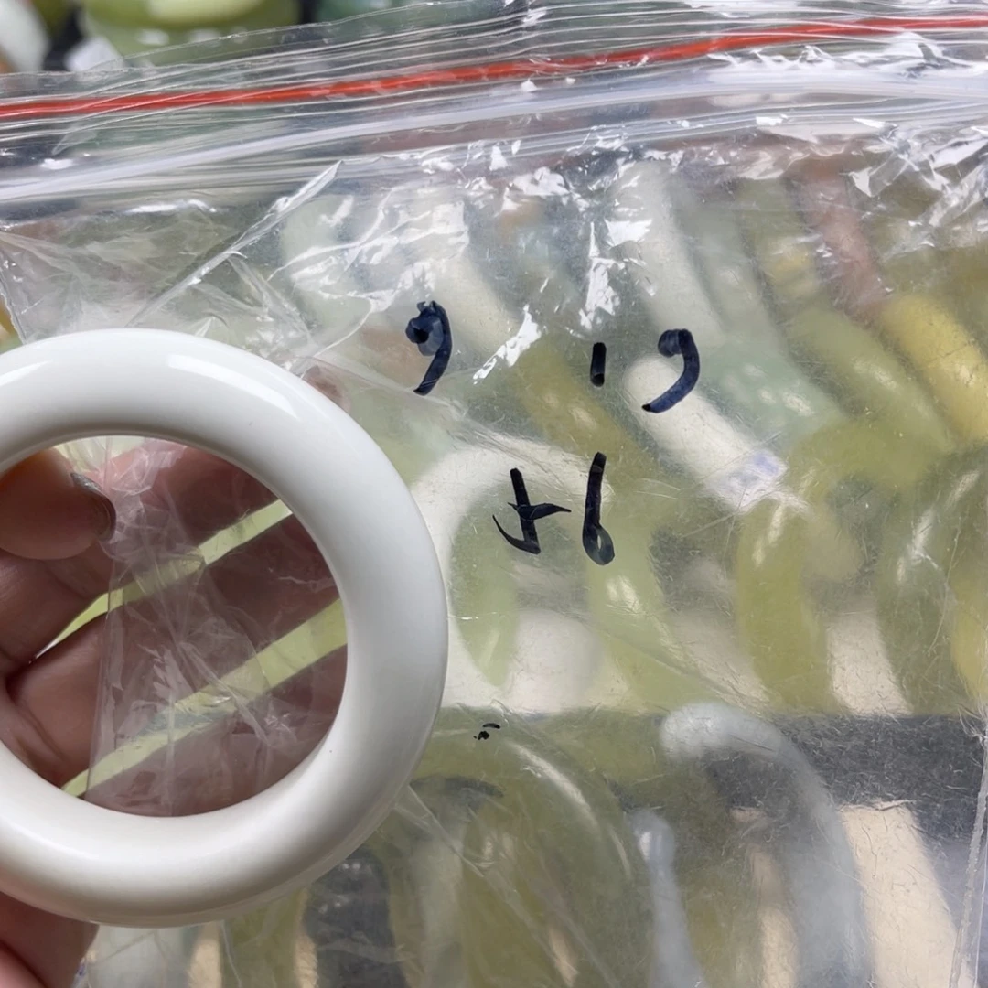 ，***，蛇纹石玉未镶嵌手镯