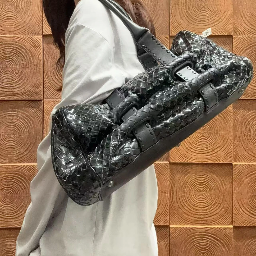 95新 BOTTEGA VENETA/葆蝶家 【蕾】3FQ214 黑色漆皮编织腋下包