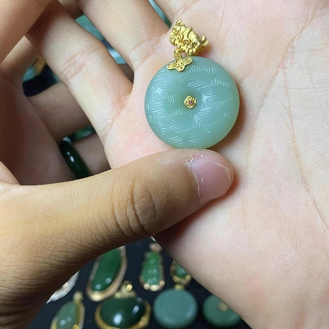 和田玉（碧玉）18K金镶嵌颈饰