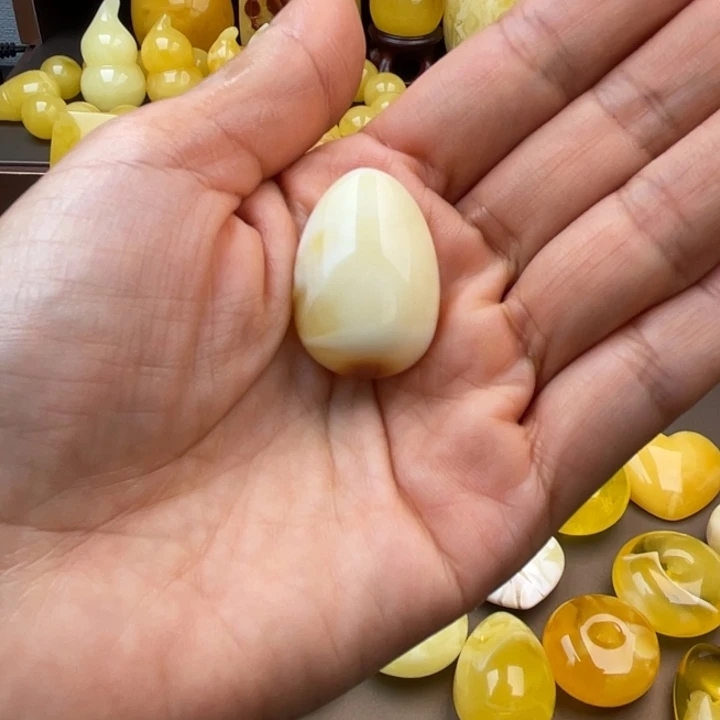 琥珀未镶嵌颈饰蜜蜡