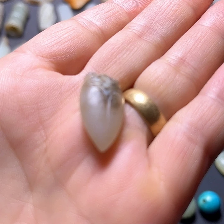 颈饰未镶嵌和田玉（糖玉）