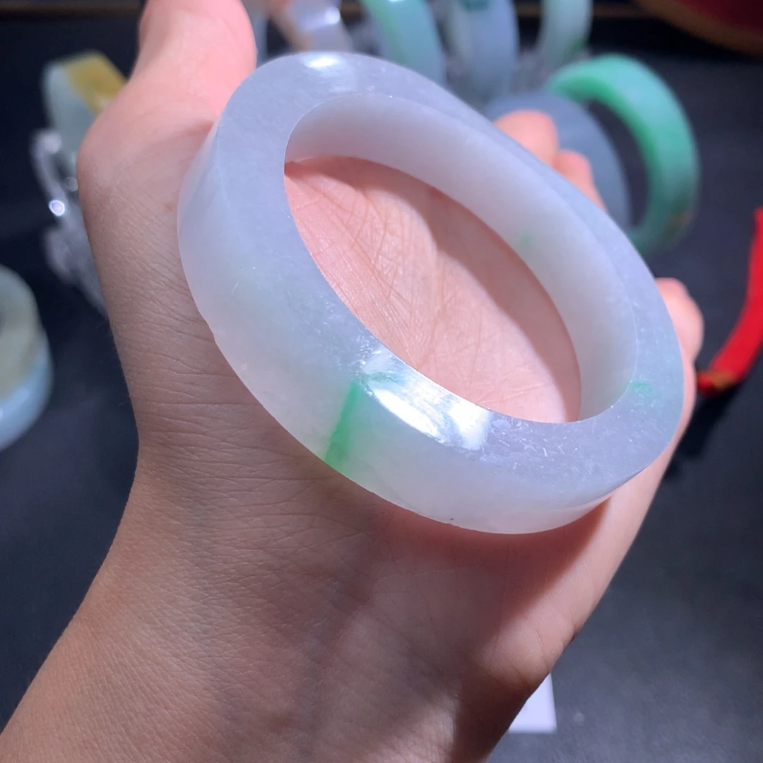 未镶嵌翡翠手镯定制翡翠