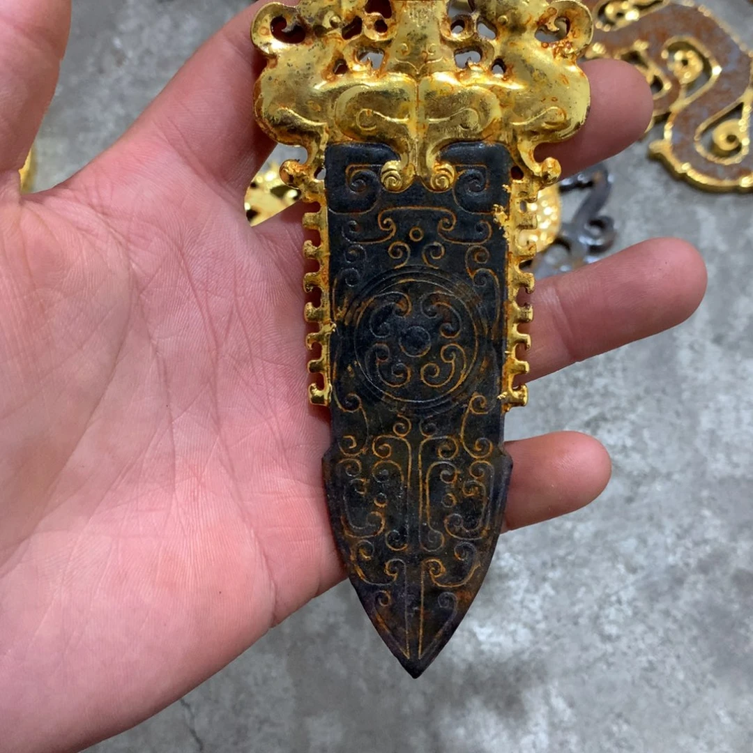 透闪石质玉未镶嵌挂件