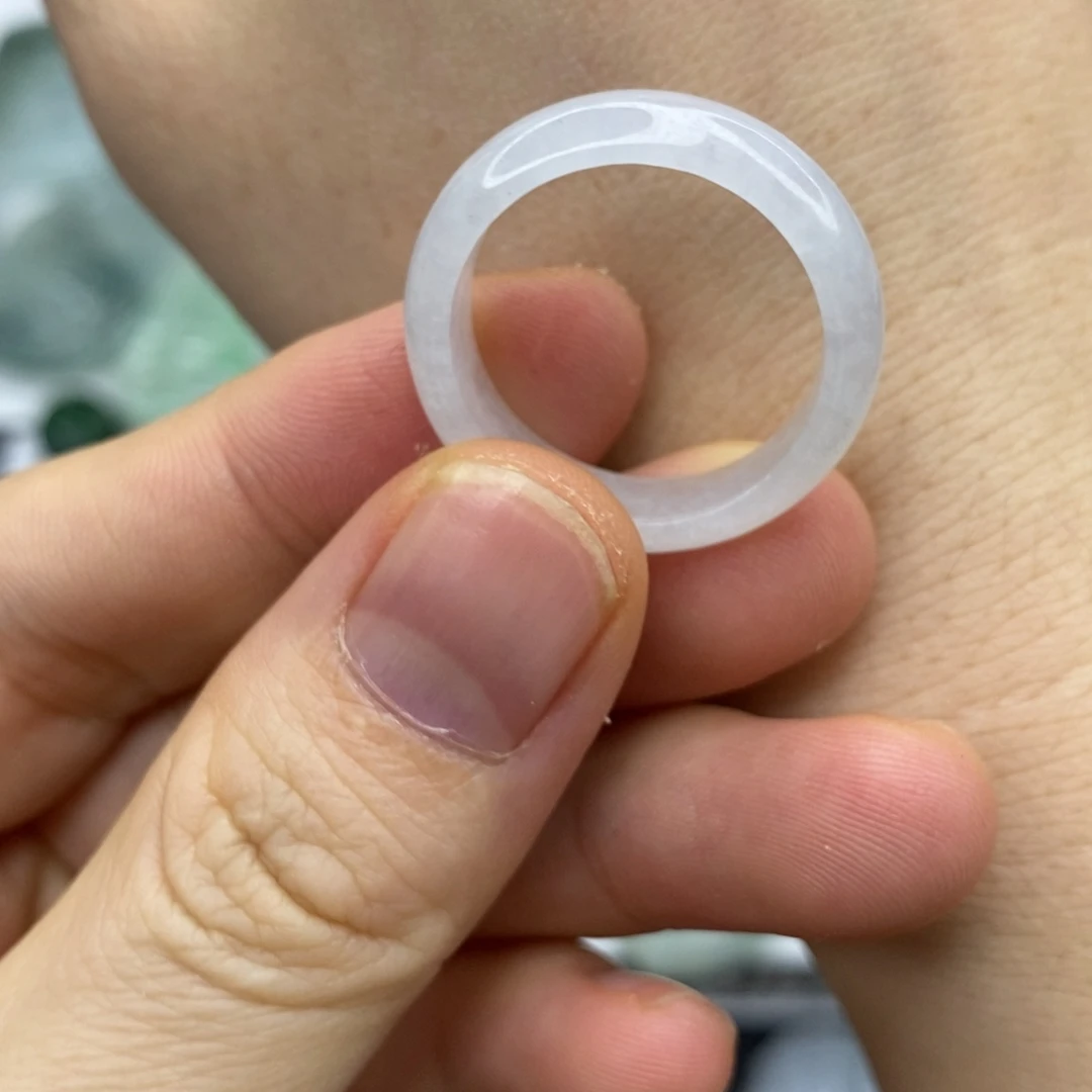 翡翠未镶嵌颈饰戒圈