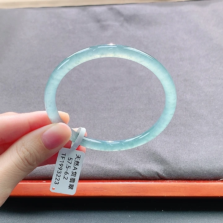 未镶嵌手镯翡翠天然