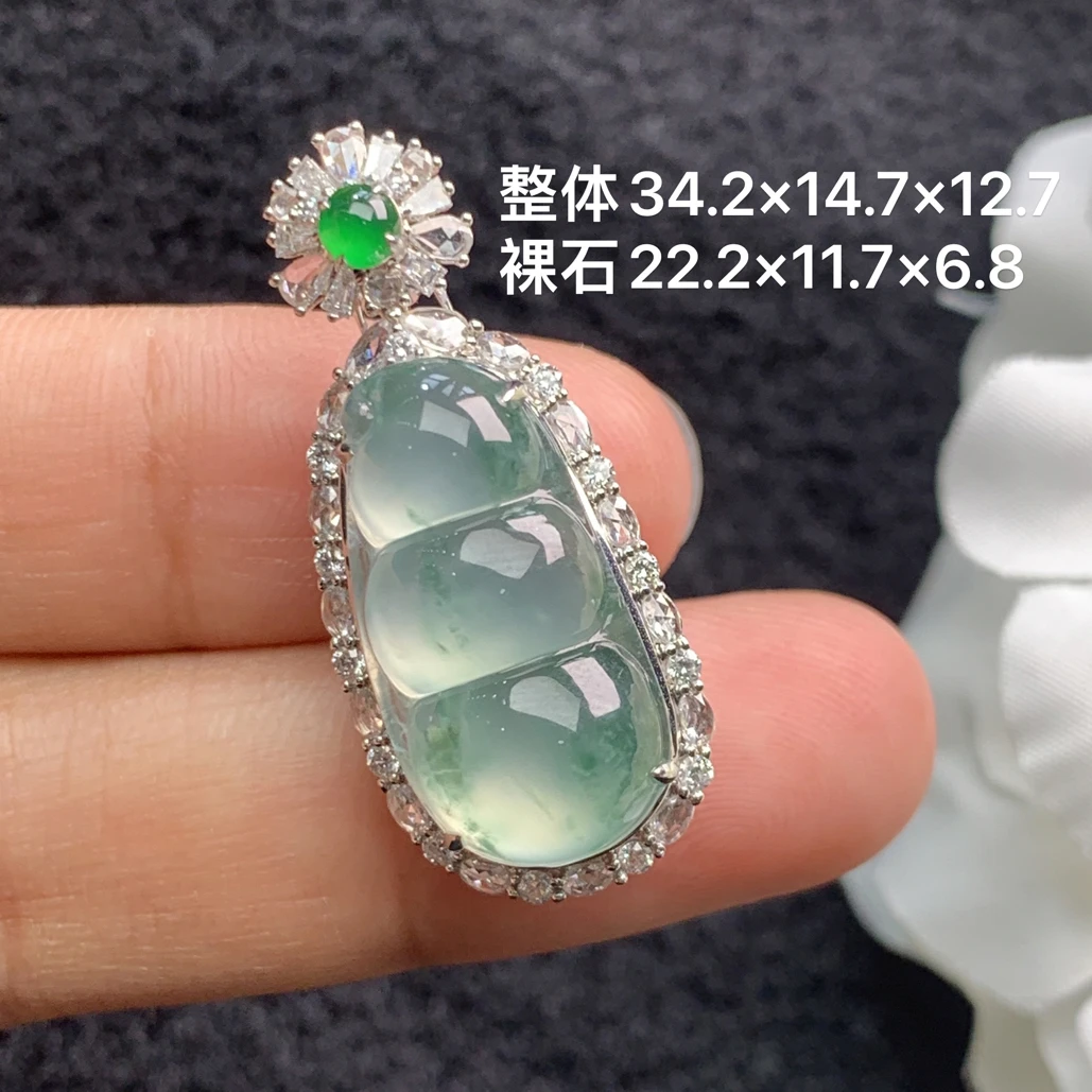 18k金镶嵌天然缅甸翡翠冰种福豆吊34.2×14.7×12.7/22.2×11.7×6.8