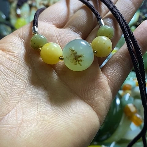 岫玉颈饰未镶嵌挂件