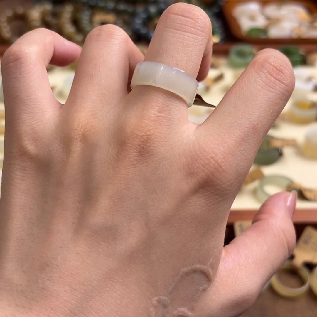 和田玉戒指未镶嵌直径17.5