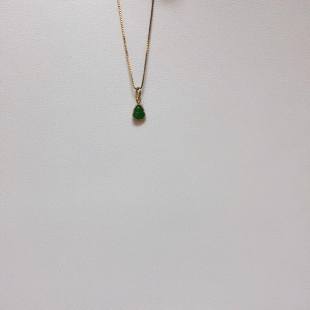 翡翠18K金镶嵌颈饰简单