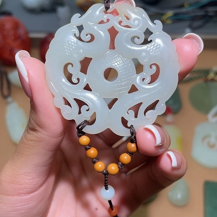 和田玉未镶嵌车挂