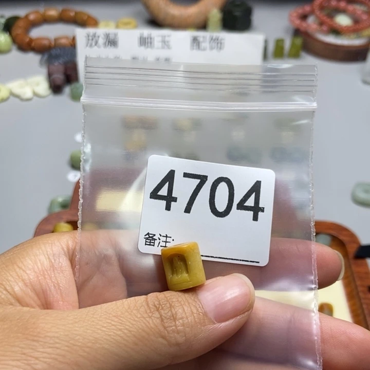 M***O未镶嵌蛇纹石玉颈饰