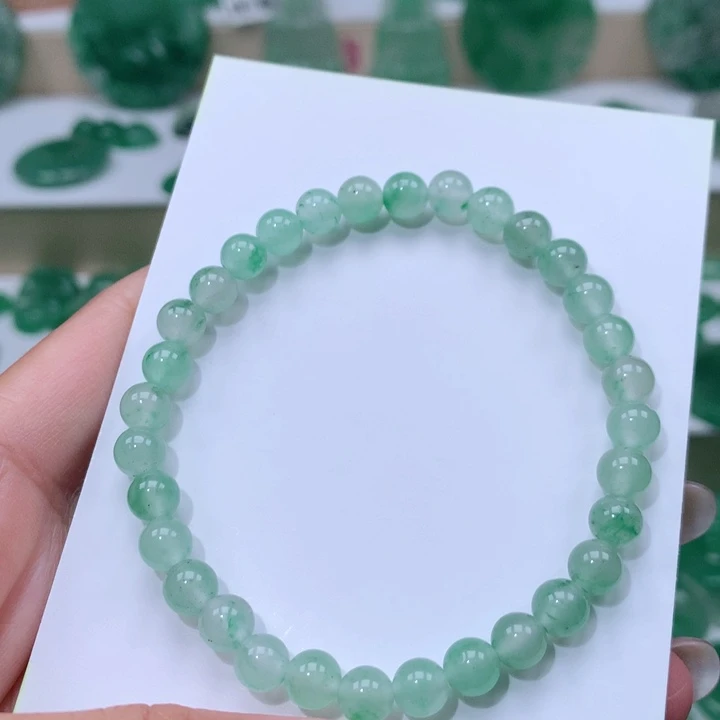 颈饰未镶嵌石英质玉