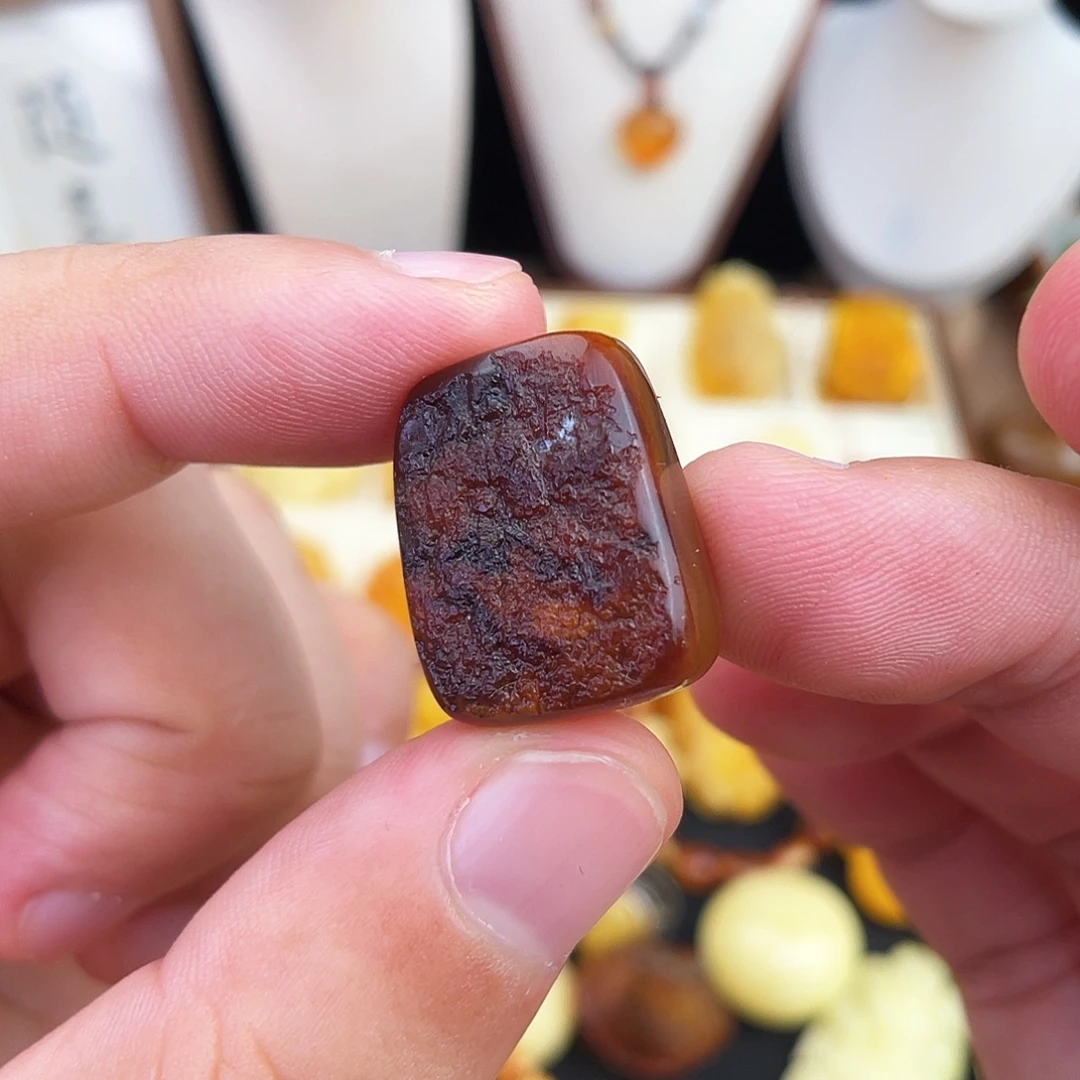 未镶嵌琥珀珠宝奇石