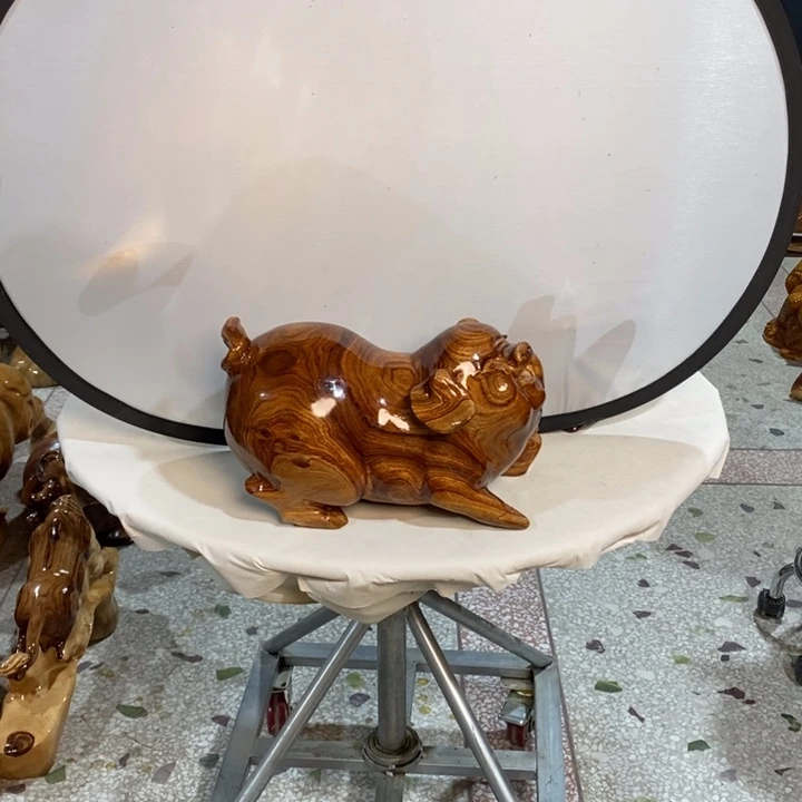 过***客香樟木实木香樟木猪摆件
