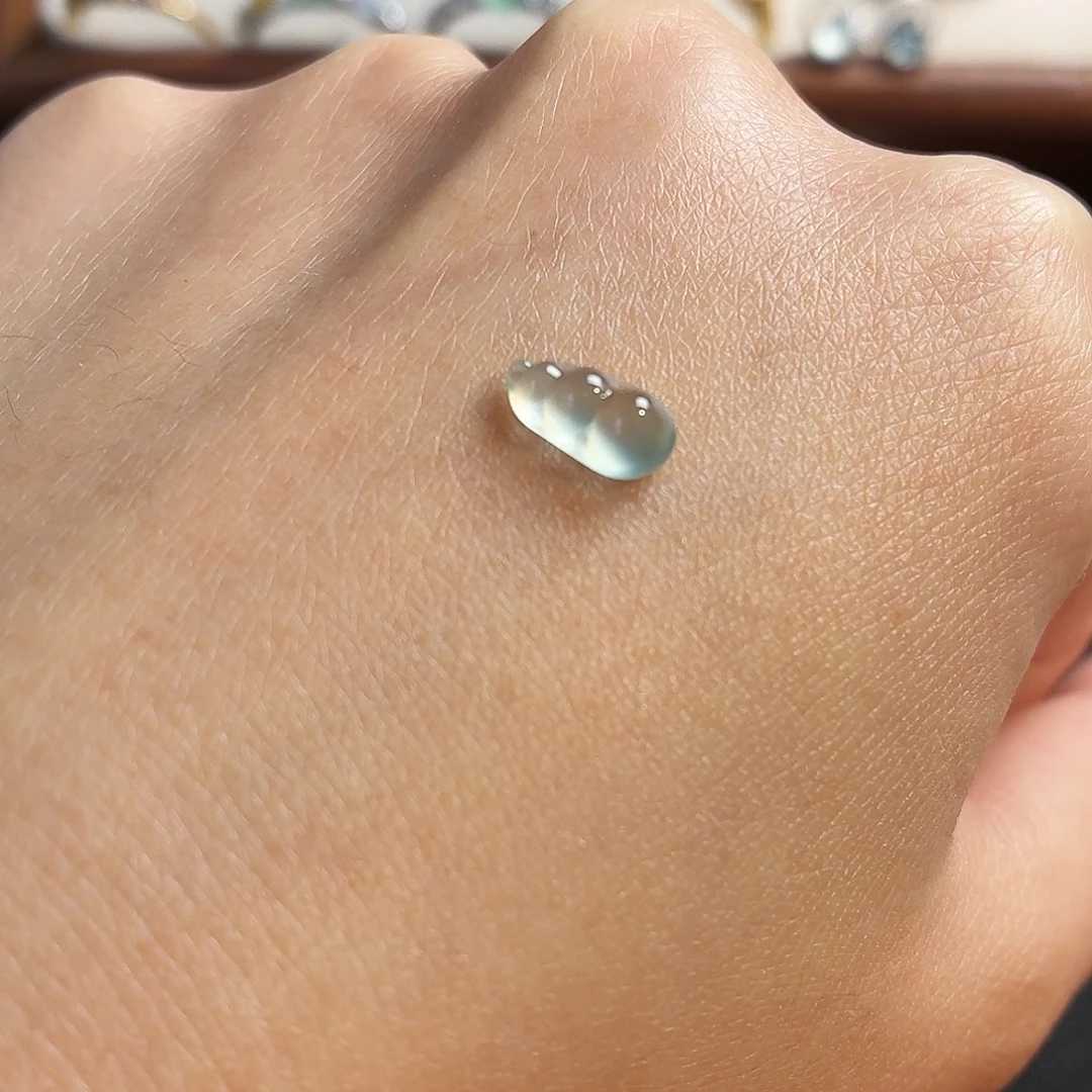 翡翠未镶嵌颈饰豆子