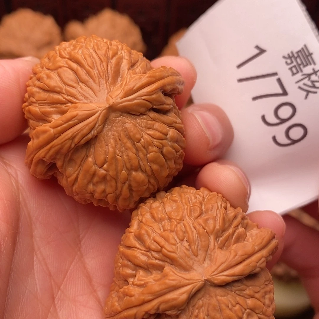 用***0文玩核桃把件40白狮子