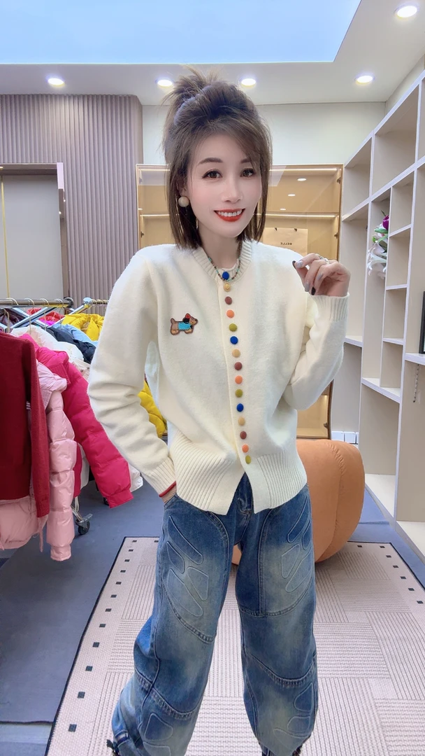 彩扣小狗刺绣圆领针织开衫