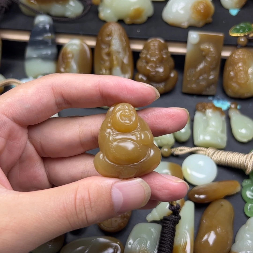 夏***日和田玉（糖玉）未镶嵌颈饰