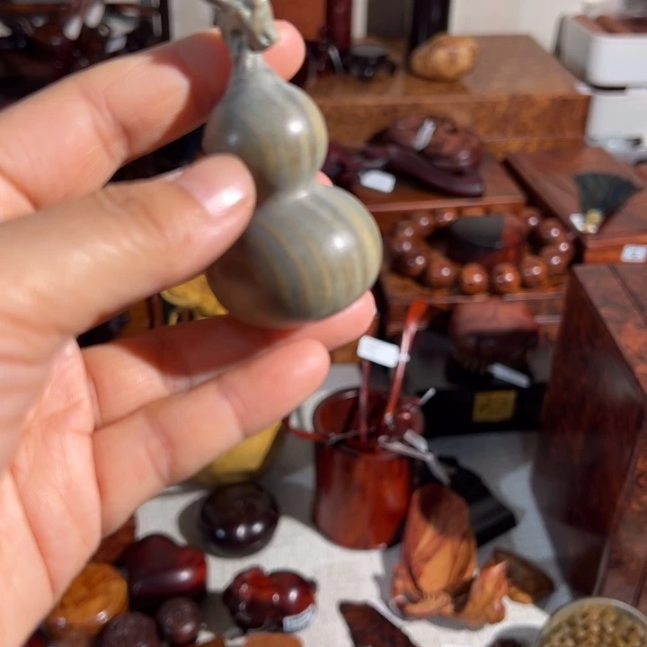 绿檀绿檀手把件葫芦