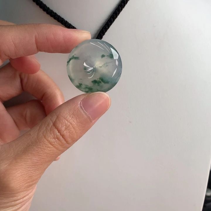 翡翠挂件未镶嵌….